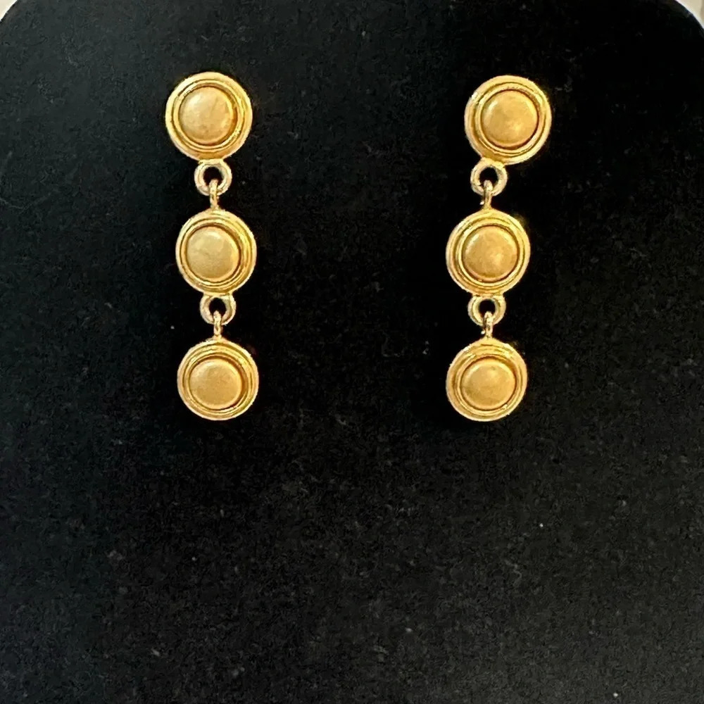 Liz Claiborne Matching necklace and earring set. - Picture 3 of 4